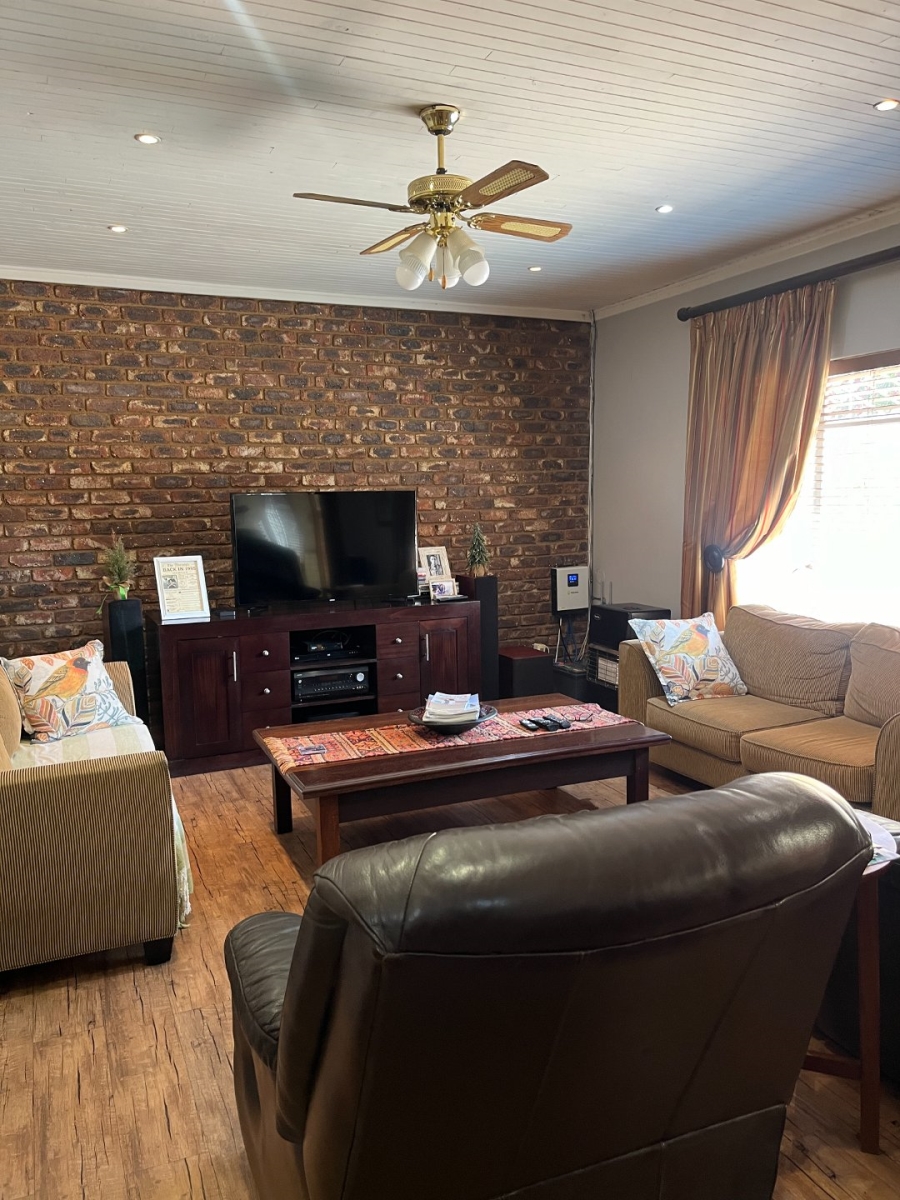 3 Bedroom Property for Sale in Potchefstroom South North West